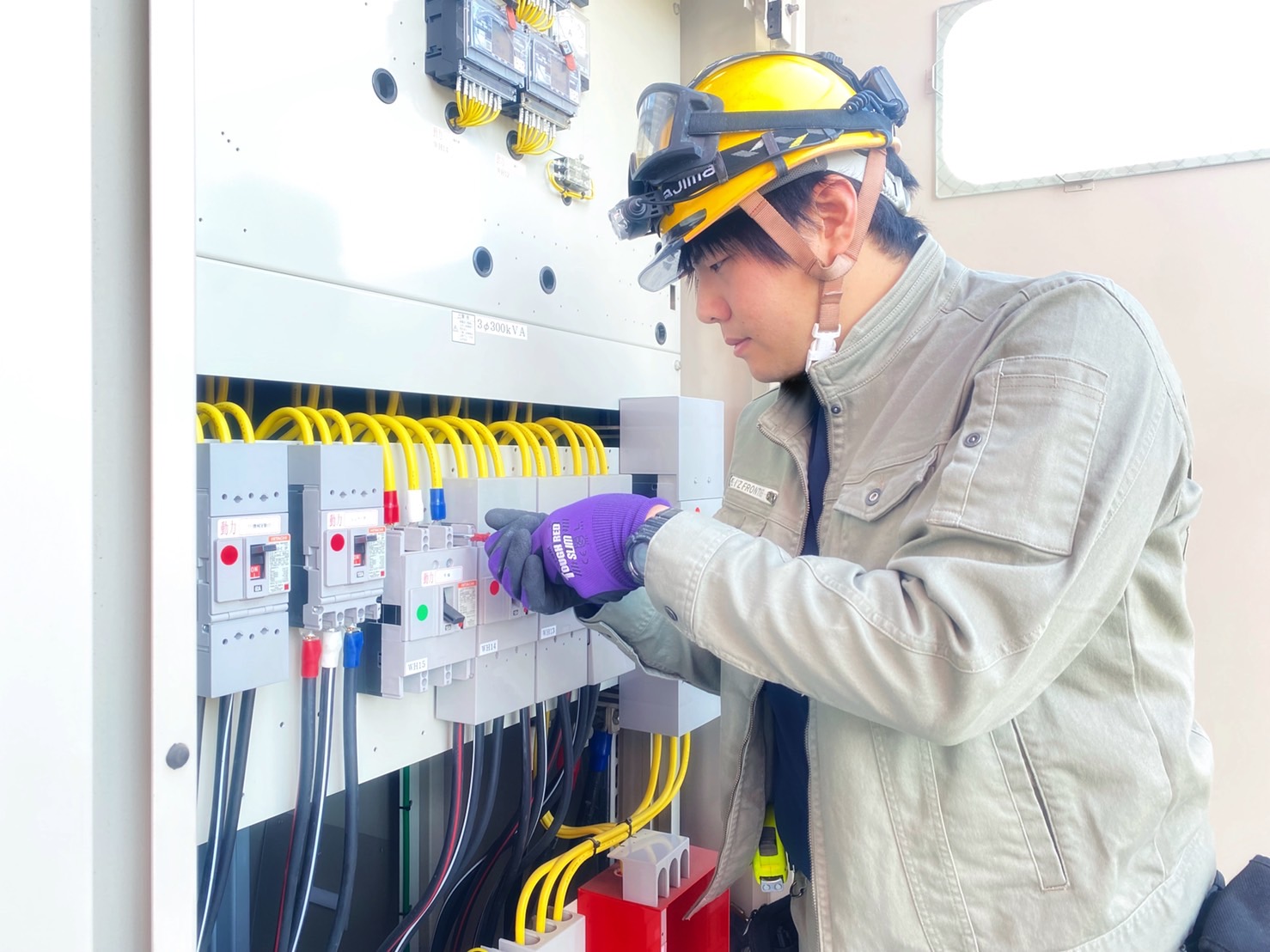 室外機工事中の画像